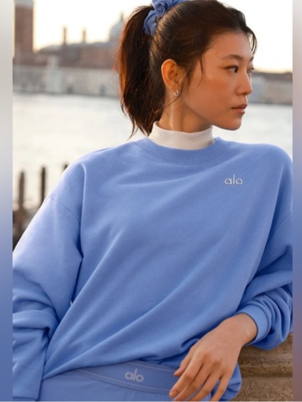 Alo Oversized Crewneck Sweatshirt incrystal clear Blue
Size XXS